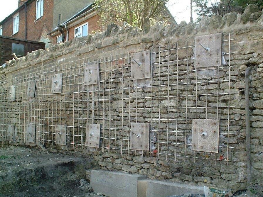 Anchors and Stabilising Grid Inserted to Retaining Wall Completed