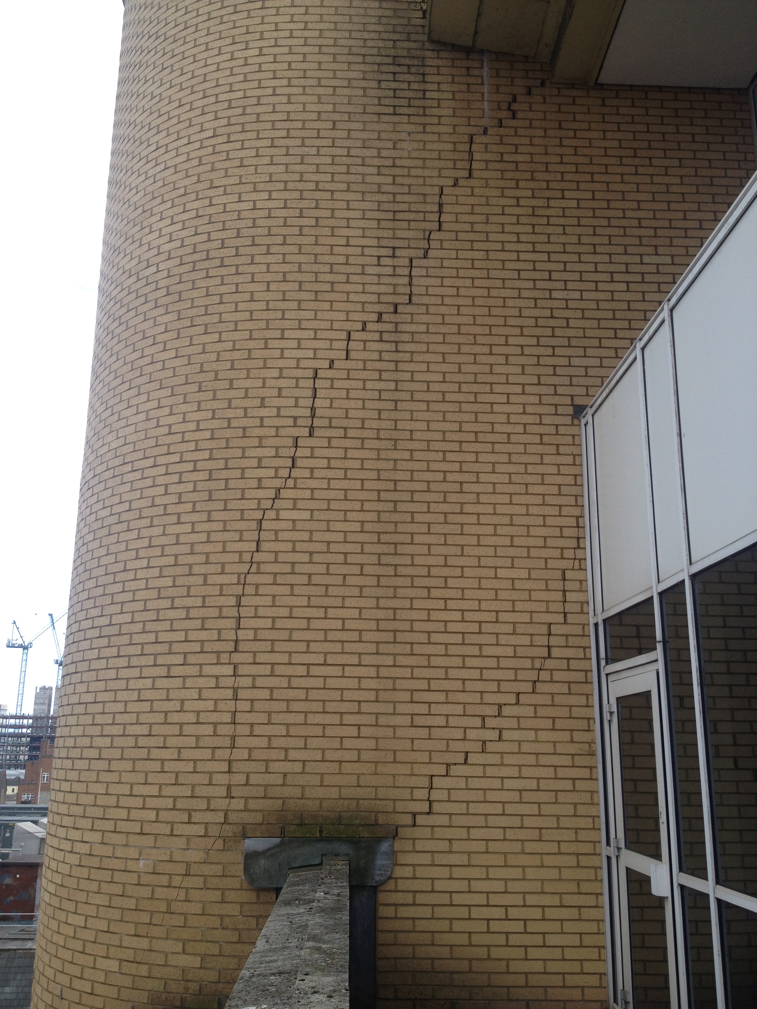 Extensive cracking to 20 storey commercial building
